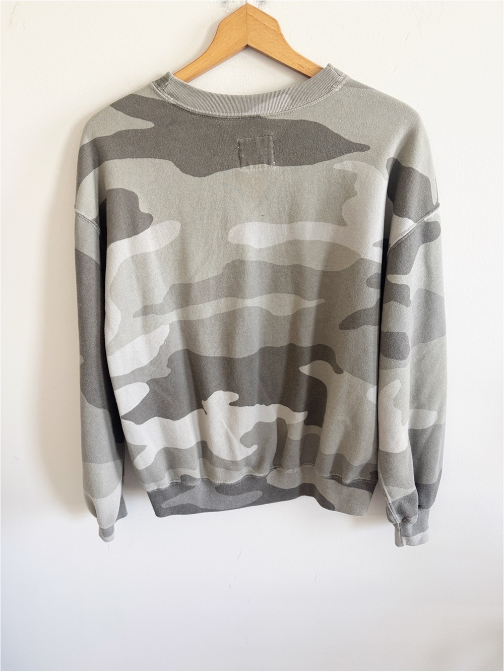 Abercrombie camo print soft collection long sleeve oversized sweatshirt size L - Picture 3 of 5